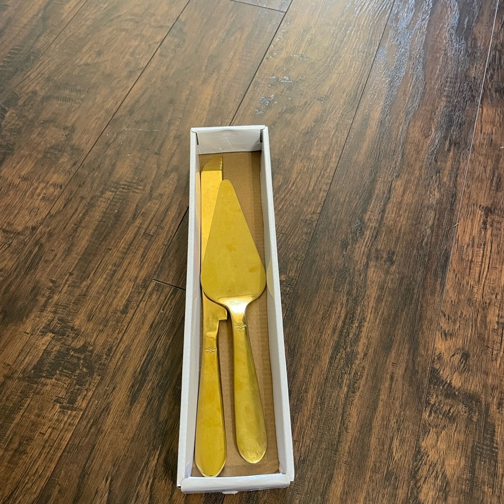 Gold Cake Cutting Set - Picture 3 of 3